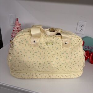 💛Madden Girl weekender yellow Floral Women's duffle bag 💛